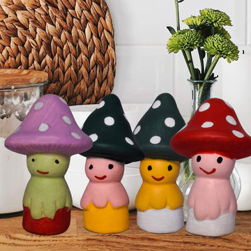 Set of 4 multicolor garden dolls
